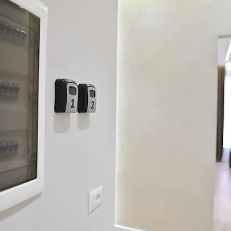 Galerias 1 Central Tirana, Self Check-in アパート ティラナ