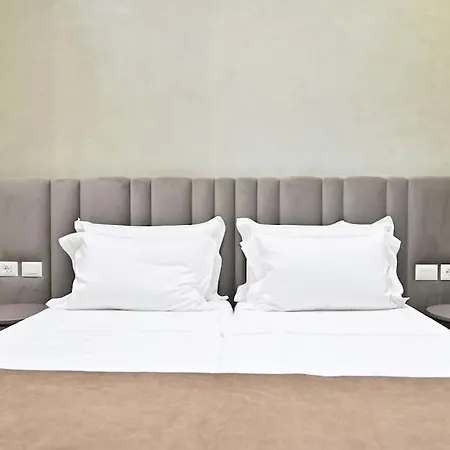 Galerias 1 Central Tirana, Self Check-in * ティラナ