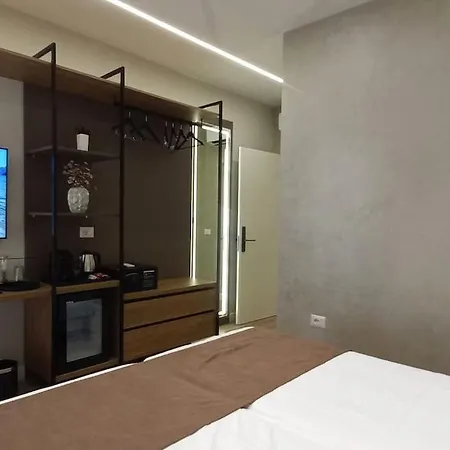 Galerias 1 Central Tirana, Self Check-in