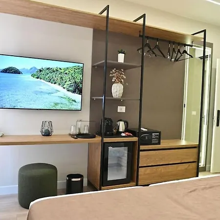 Galerias 1 Central Tirana, Self Check-in * ティラナ