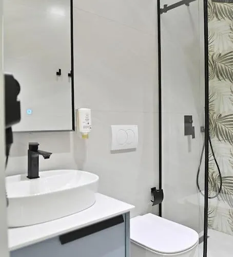 Galerias 1 Central Tirana, Self Check-in * ティラナ