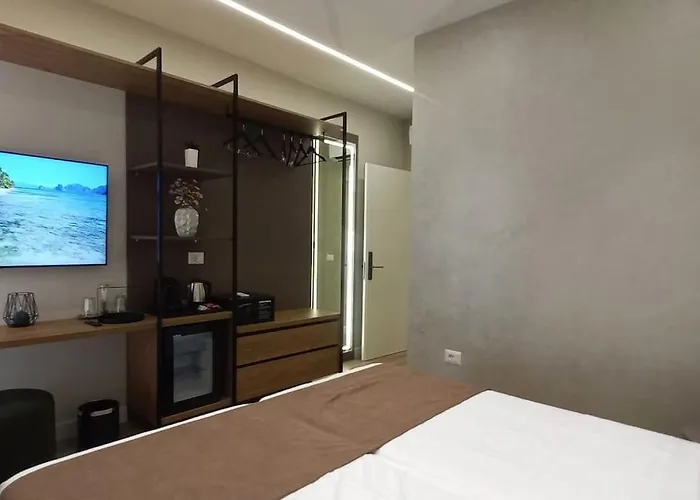 Galerias 1 Central Tirana, Self Check-in