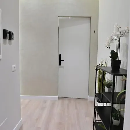 Galerias 1 Central Tirana, Self Check-in *