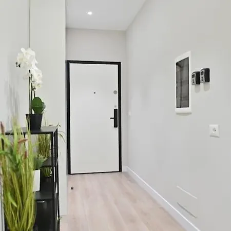 Galerias 1 Central Tirana, Self Check-in 公寓