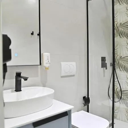 Galerias 1 Central Tirana, Self Check-in * 地拉那