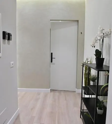 Galerias 1 Central Tirana, Self Check-in *