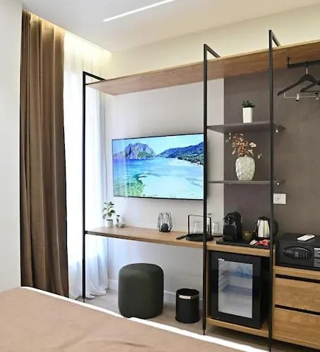 Galerias 1 Central Tirana, Self Check-in Tirana